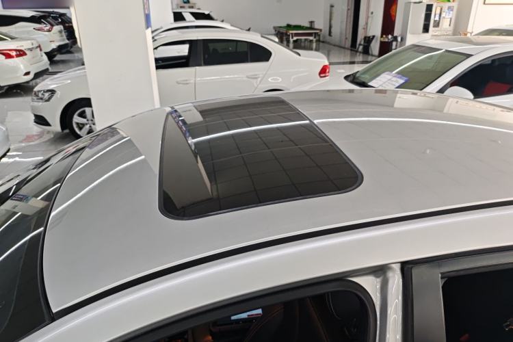 Used Venucia D60 2021 PLUS 1.6L XL CVT Yue Ling Edition Roof