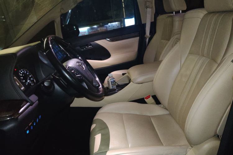 Used Toyota Alphard 2023 Dual-Motor 2.5L Premium Golden Edition Left Front Seat