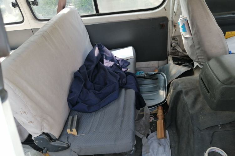 Used Jinbei Hiace 2011 2.0L 5th Generation Kuaiyunwang Standard Version 4G19 Left Rear Seat