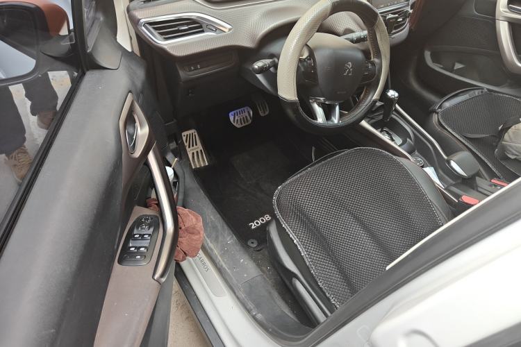 Used Peugeot 2008 2015 1.6THP Roland Garros Edition Driver Seat