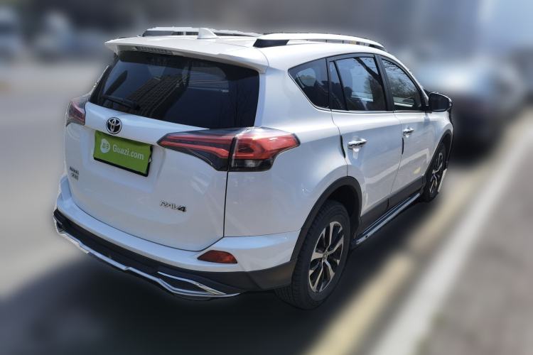 Used Toyota RAV4 2019 2.0L CVT Two-Wheel Drive Luxury Version China VI Standard Rear Right 45 Deg