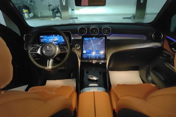 Used Mercedes-Benz GLC 2025 GLC 260 L 4MATIC Dynamic Edition Center Console