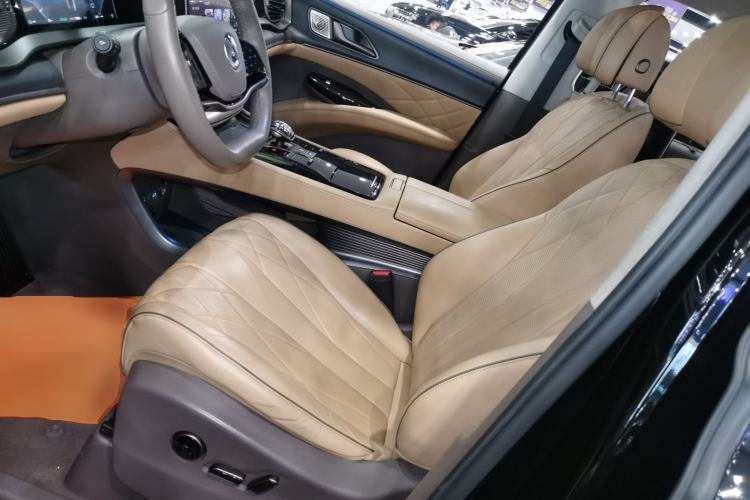 Used Denza D9 2022 DM-i 970 Four-Wheel Drive Flagship Model
