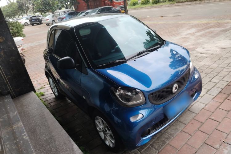 Used smart fortwo 2015 1.0L 52 kW hardtop Dynamic version
