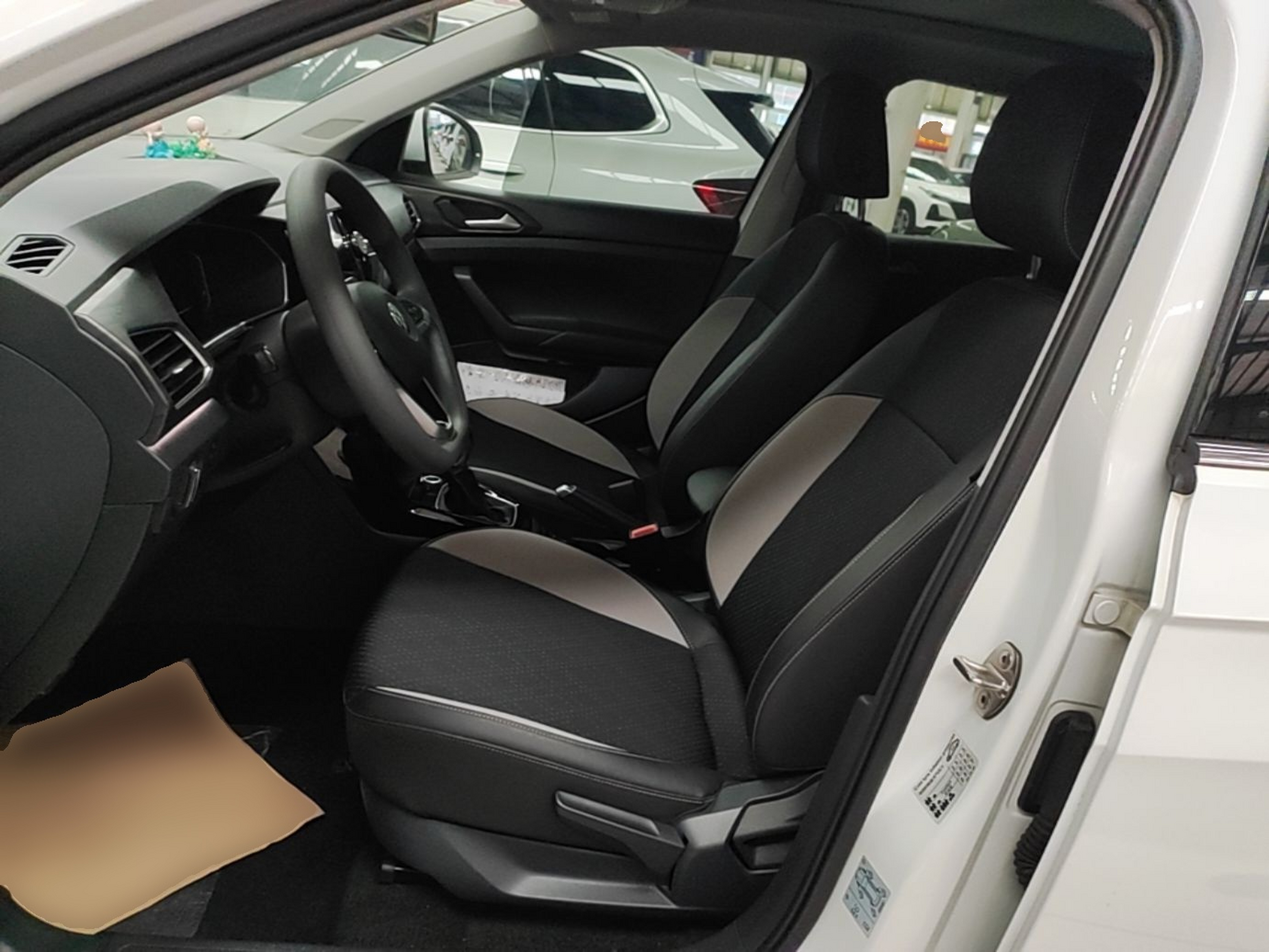 Vordere Reihe im Auto