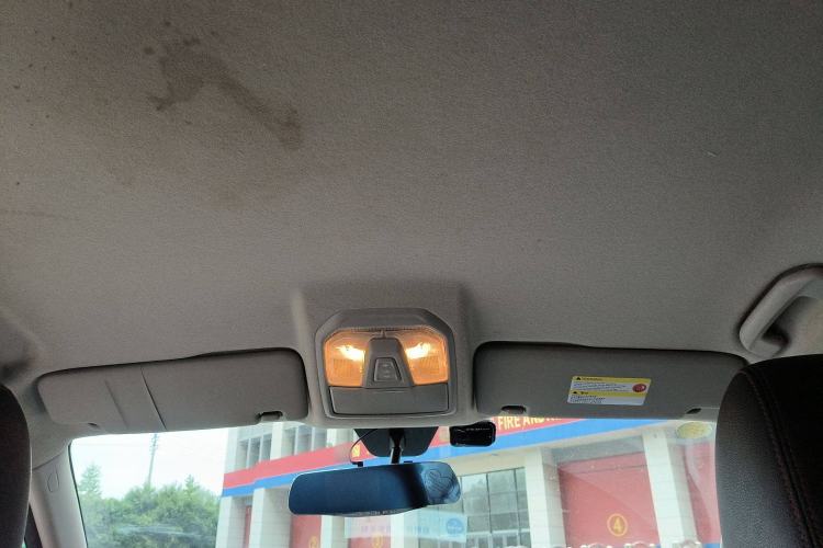 Used SAIC MAXUS T60 2017 2.4L Gasoline Manual Transmission Two-Wheel Drive High Ground Clearance Comfort Edition Standard Cabin
