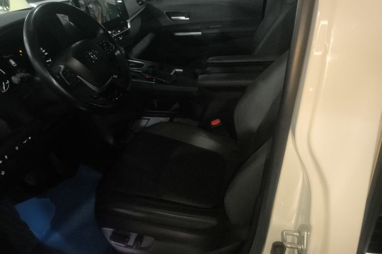 Used Toyota SIENNA 2023 2.5L Hybrid Deluxe Edition Left Front Seat