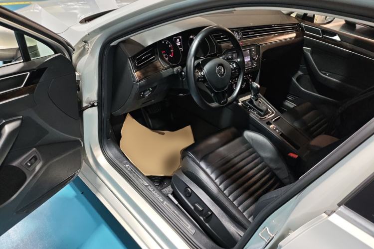 Used Volkswagen Magotan 2018 Facelift 330TSI DSG Luxury Model Driver Seat