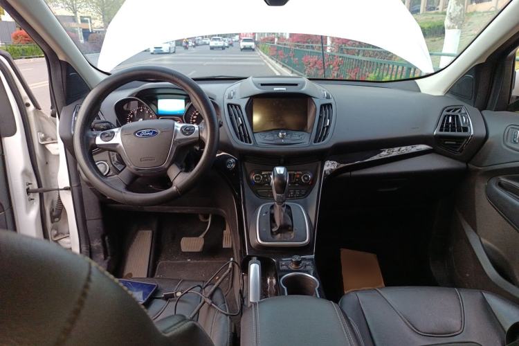 Used Ford Kuga 2015 2.0L GTDi Four-Wheel-Drive Sport Model Center Console