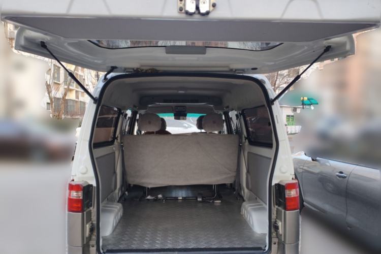 Used Jinbei Hiace X30 2024 1.5L Wealthy-Style Passenger Van 5/6/7 Seater with Front-Mounted Air Conditioning
