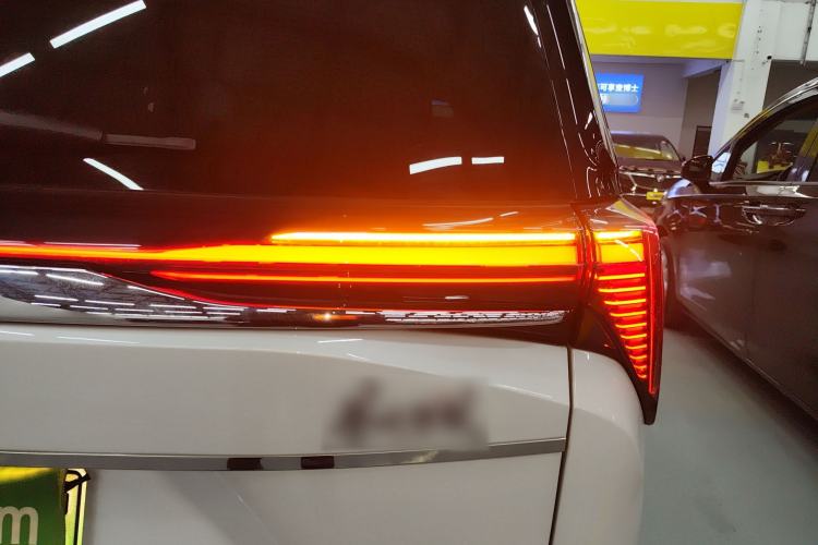 Used Buick GL8 New Energy 2024 Lu Zun Deluxe Edition 7-Seater
