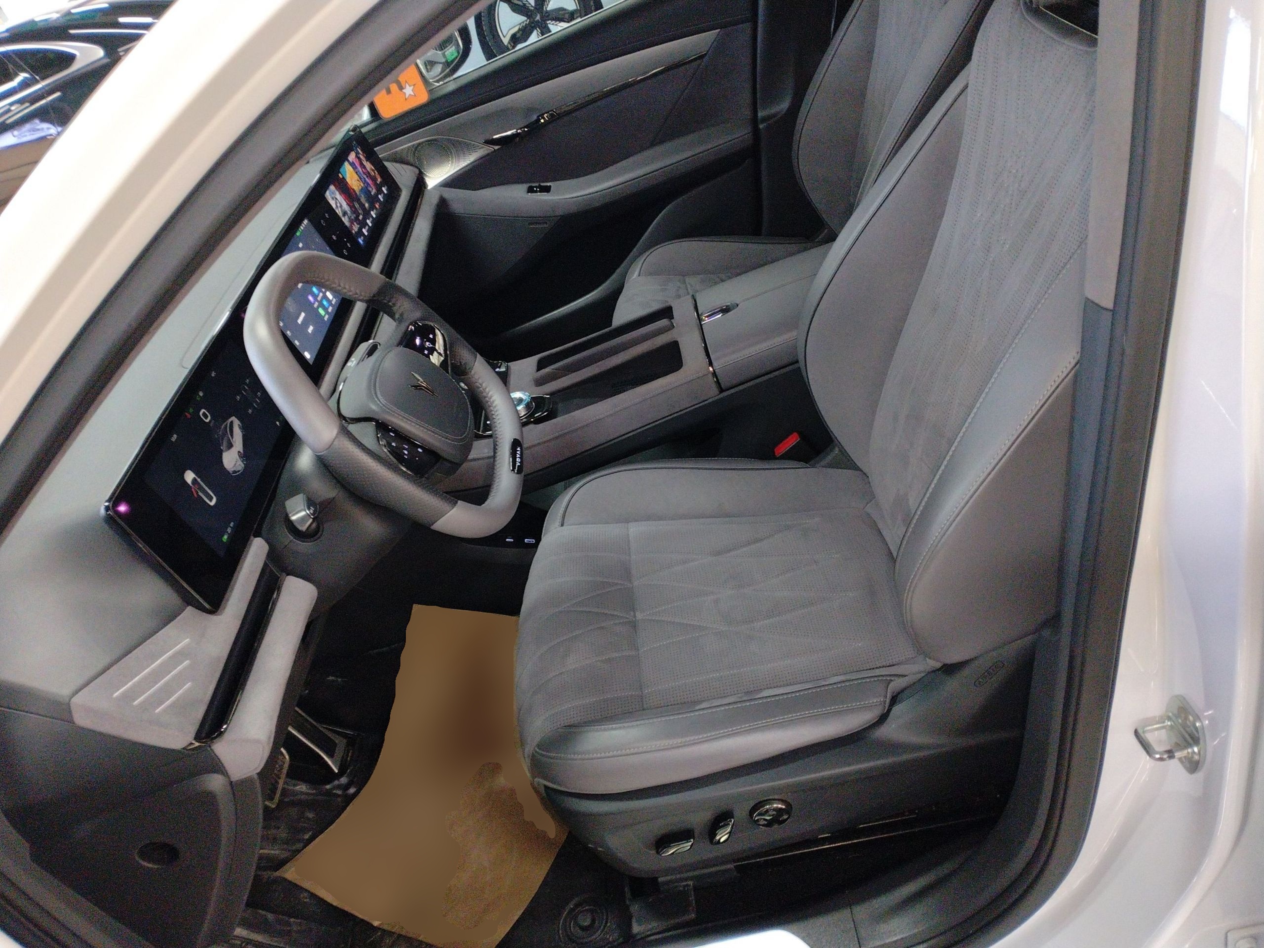 Переднее сиденье в автомобиле