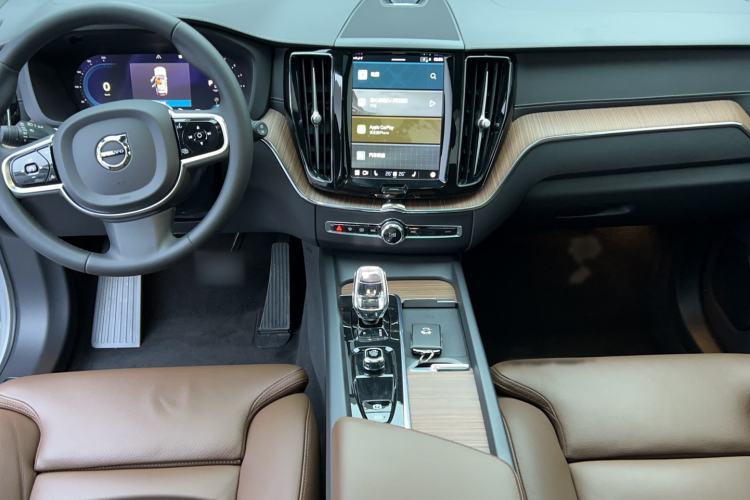 Used Volvo XC60 2023 B5 4x4 Smart Luxury Edition