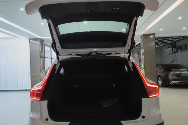 Used Volvo XC40 2024 B4 4x4 Smart Luxury Edition
