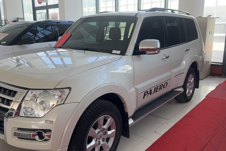 Used Mitsubishi Pajero  Exterior 5