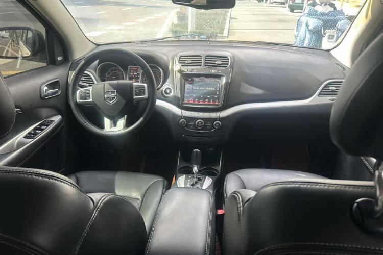 Used Dodge Journey 2013 2.4L Two-Wheel Drive Luxury Version