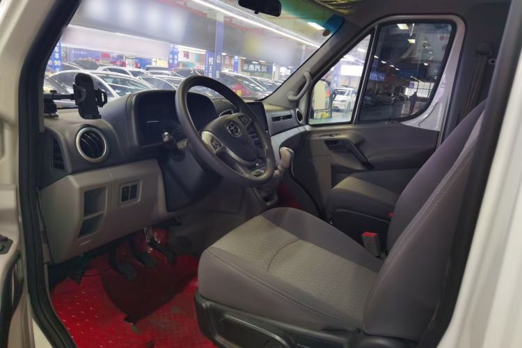 Used JAC Sunray 2022 2.0T Fuel-Efficient King PLUS Express Version Mid-axle 5-6 Seats HFC4DB3-2E4