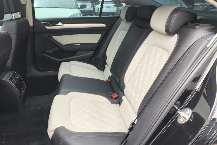 Used Volkswagen Magotan 2023 2 Million Units Commemorative Edition 330TSI DSG Luxury Version
