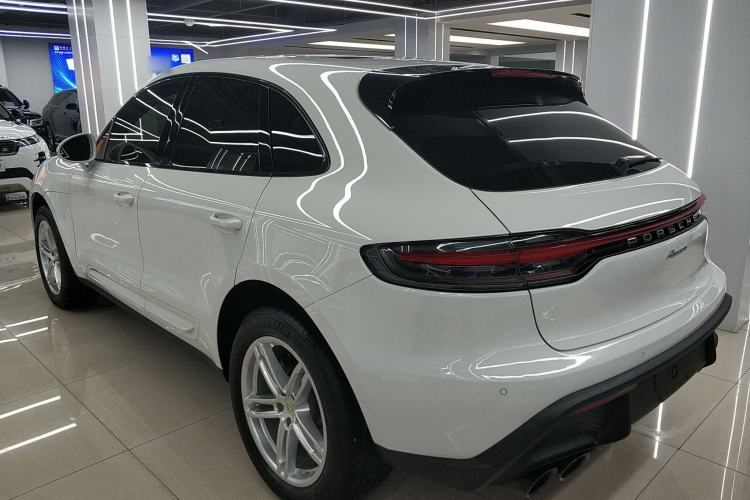 Used Porsche Macan 2023 Macan 2.0T Rear Left 45 Deg