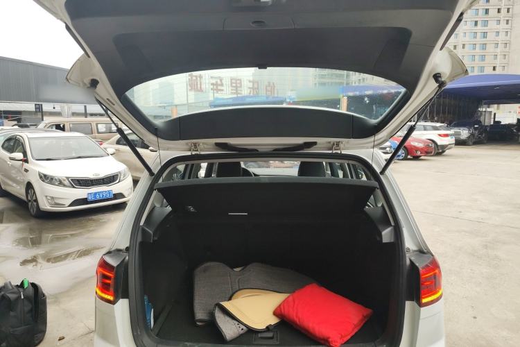 Used Volkswagen Golf Sportsvan 2016 1.6L Automatic Comfort Model Trunk