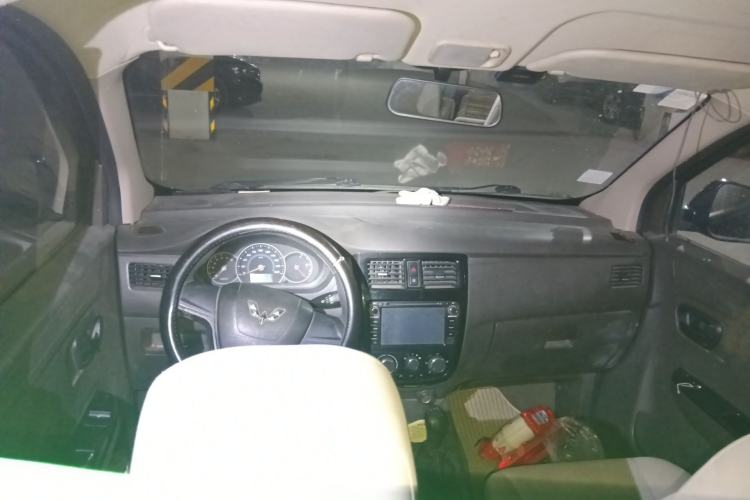 Used Wuling Rongguang V 2015 1.5L Standard Version Center Console