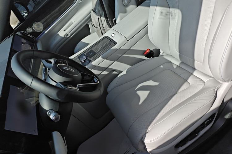 Used Hima AITO M9 2025 Extended-Range Max Version 52 kWh 6-Seater Edition Left Front Seat