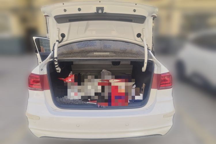 Used Volkswagen Santana 2016 1.6L Manual Fashion Edition Trunk