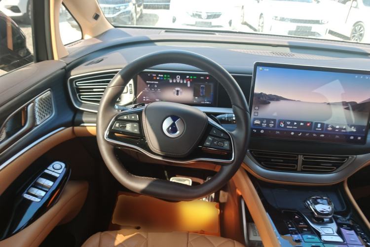 Used Denza D9 2025 DM-i Intelligent Drive 1020 Four-Wheel Drive Flagship Model
