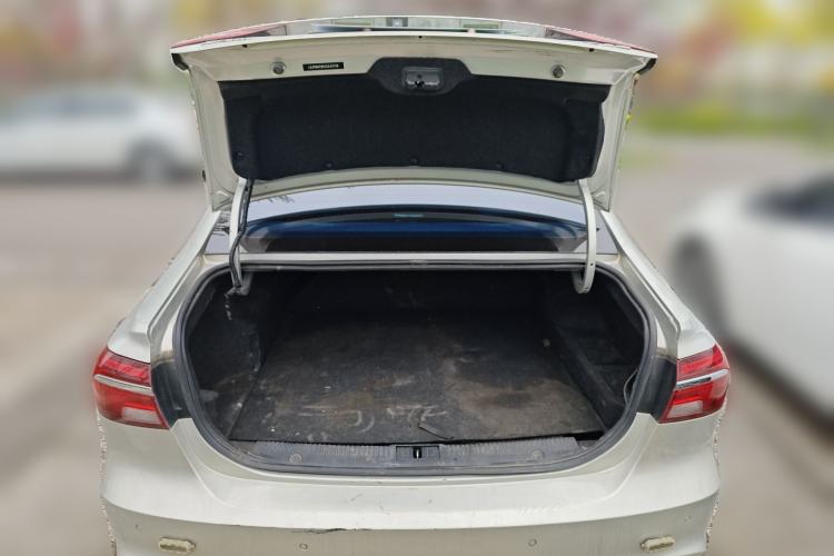 Used Roewe i6 New Energy 2017 45T Hybrid Connect & Smart Enjoyment Edition Trunk