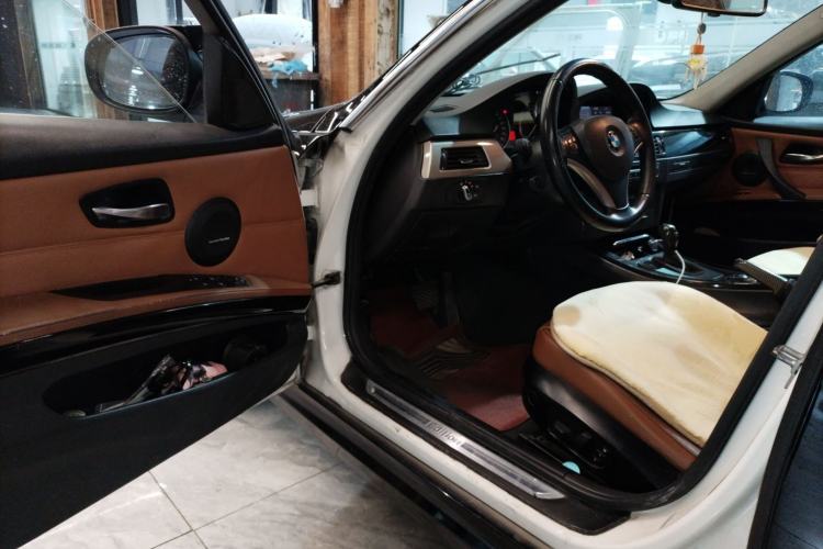 Used BMW 3 Series 2010 320i Luxury Model
