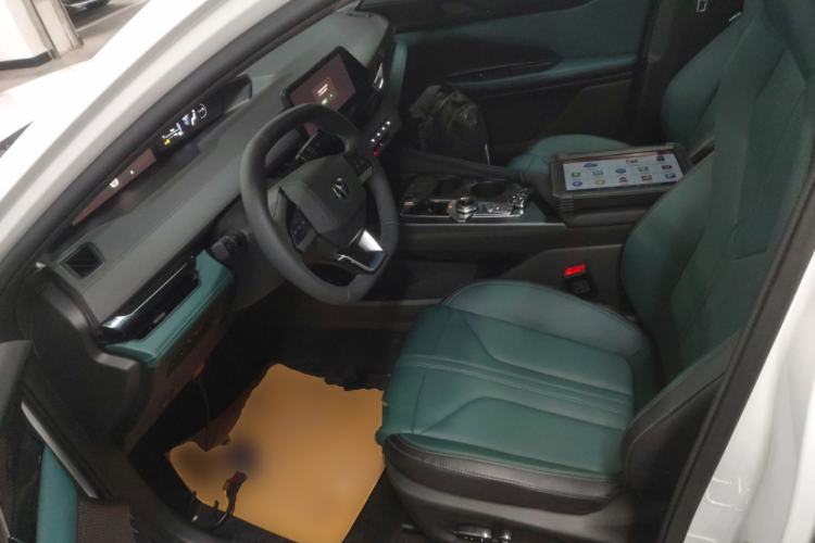 Used Changan UNI-V iDD 2024 Blue Whale Smart Electric iDD 136km ZhiKu Model