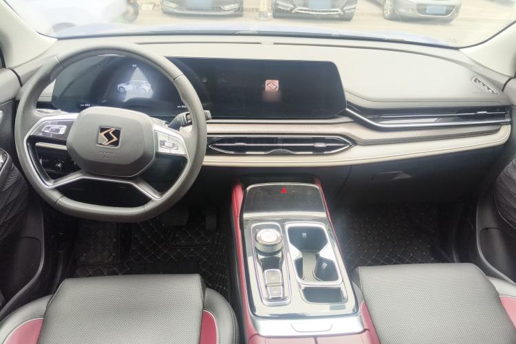 Used SOL QX 2021 300T DCT Prestige Smart Connectivity Version Center Console