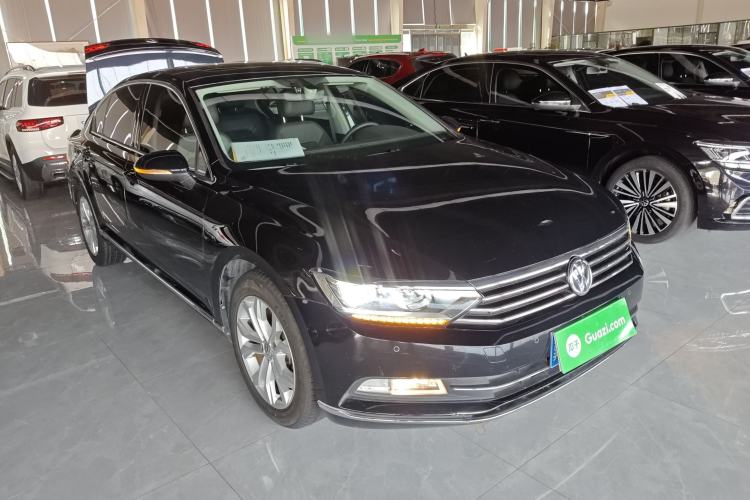 Used Volkswagen Magotan 2018 330TSI DSG Luxury Model Front Right 45 Deg