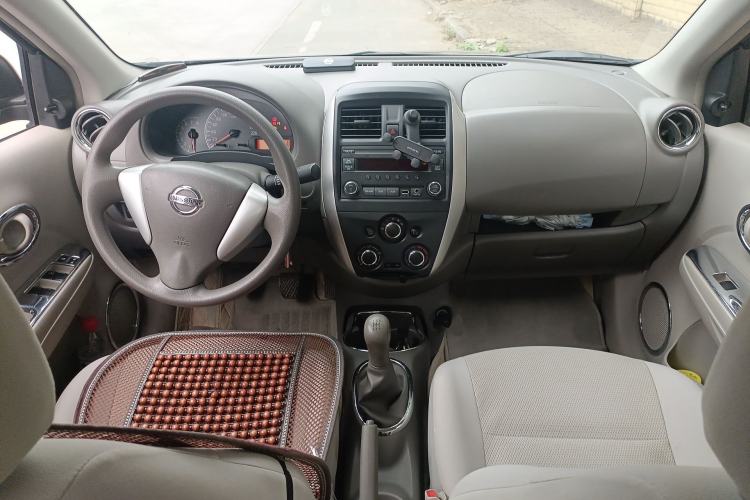Used Nissan Sunny 2015 1.5XE Manual Comfort Edition Center Console