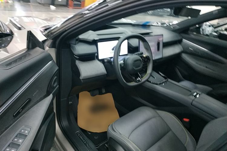 Used Lynk & Co 08 EM-P 2023 120km Long-Range Halo