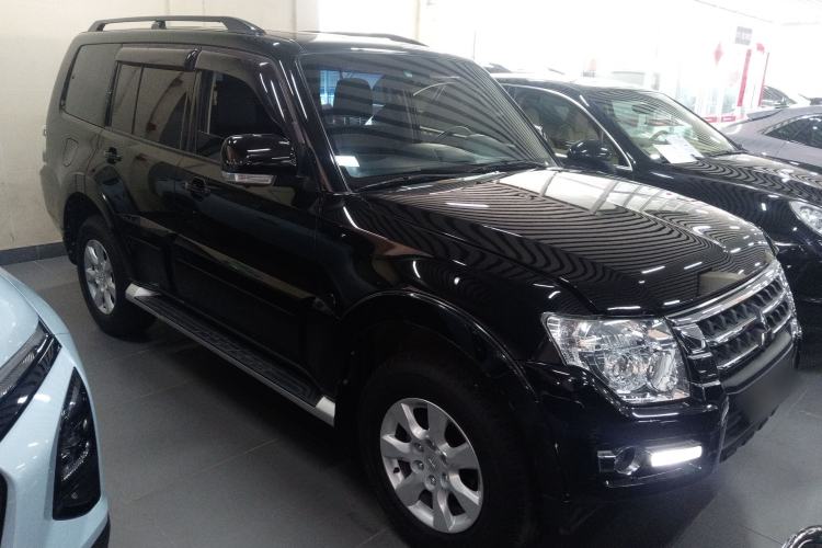 Used Mitsubishi Pajero 2019 3.0L Automatic Comfort Edition Front Right 45 Deg