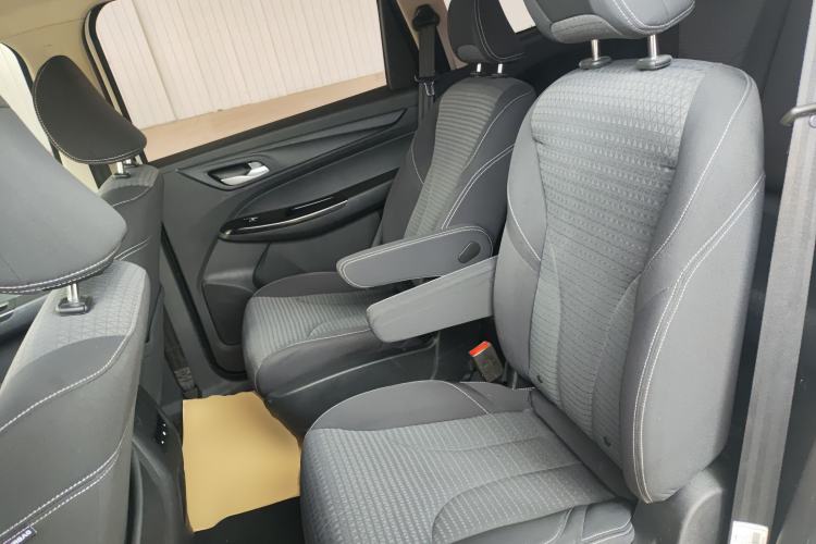 Used Baojun 730 2019 1.5T Manual Fashion Model 7-seater National V Left Rear Seat