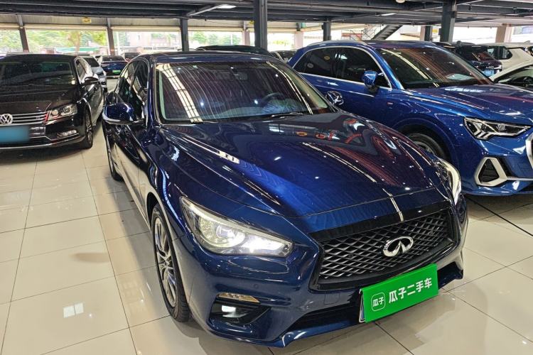 Used Infiniti Q50L 2018 2.0T Enjoyment Version China VI Standard Front Right 45 Deg