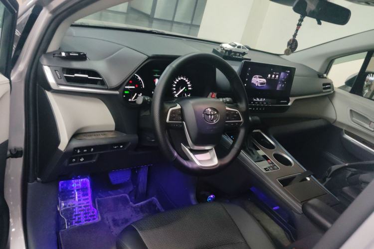 Used Toyota Sienna 2024 2.5L Hybrid Comfort Edition