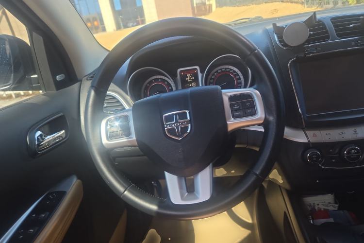 Used Dodge Journey 2013 2.4L Two-Wheel Drive Luxury Version