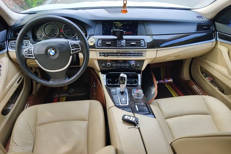 Used BMW 5 Series 2013 525Li Luxury Model Center Console