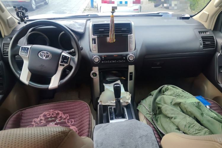 Used Toyota Prado 2010 4.0L Automatic TX-L Center Console