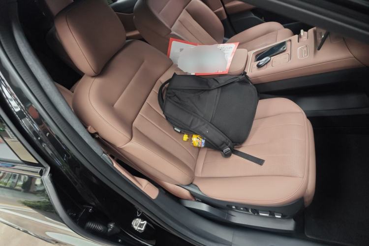 Used Nio ES8 2023 75 kWh Executive Edition Right Front Seat