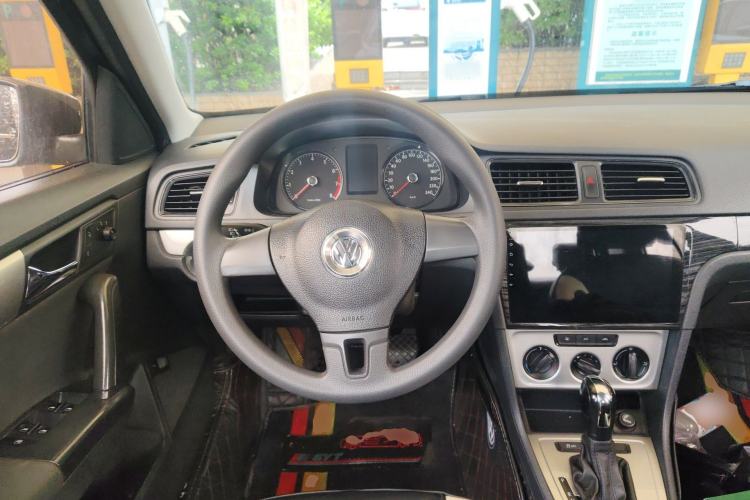 Used Volkswagen Lavida 2013 Revised Classic 1.6L Automatic Fashion Edition Steering Wheel