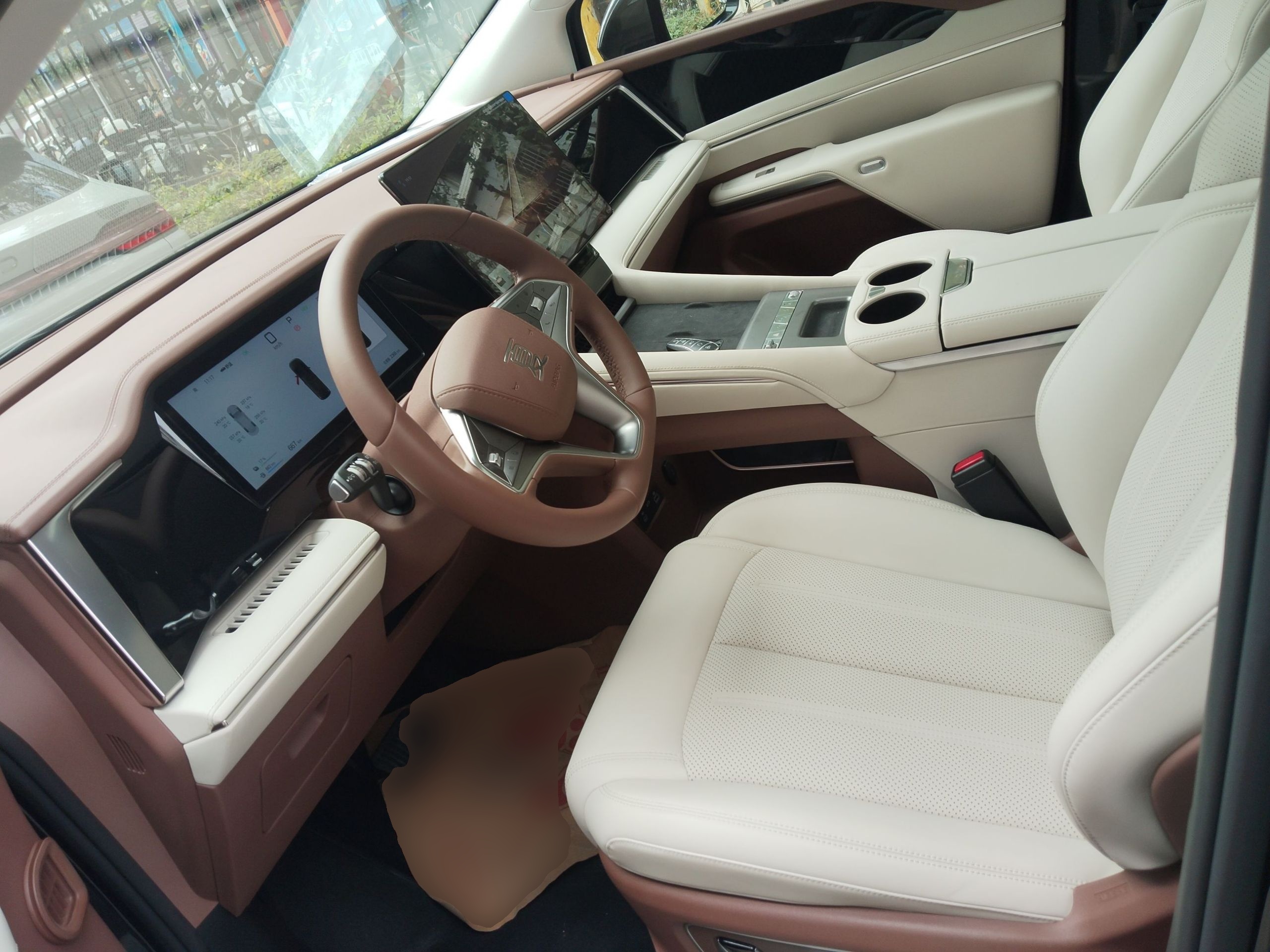 المقاعد الأمامية داخل السيارة