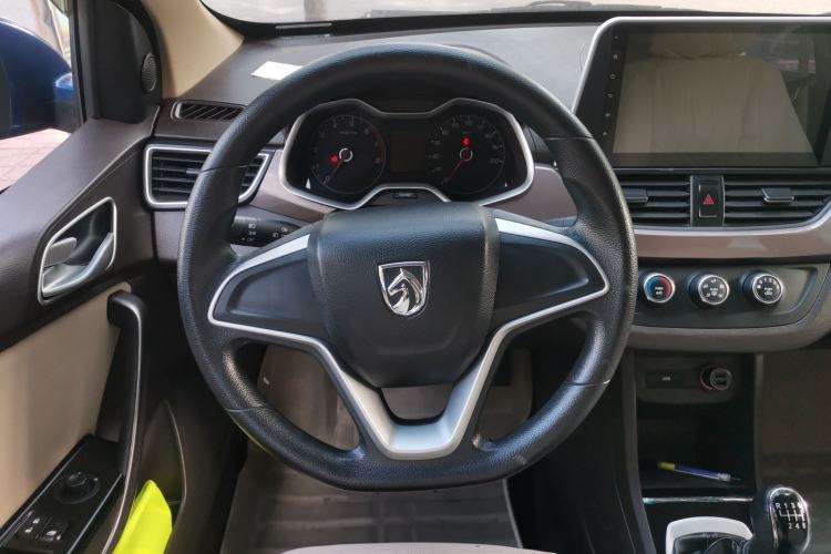 Used Baojun 310W 2017 1.5L Manual Comfort Version China V Steering Wheel