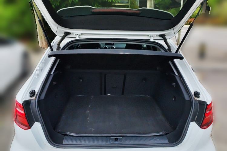 Used Audi A3 2020 Sportback 35 TFSI Fashion Edition China VI Emission Standard Trunk