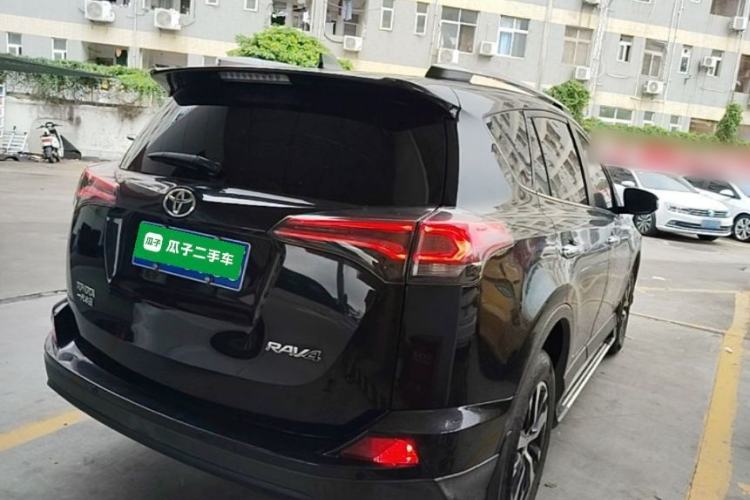 Used Toyota RAV4 2019 2.0L CVT Two-Wheel Drive Luxury Version China VI Standard
