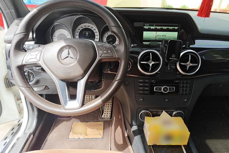 Used Mercedes-Benz GLK-Class 2013 Facelift GLK 300 4MATIC Luxury Edition Center Console