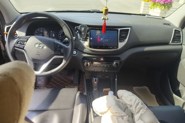 Used Hyundai Tucson 2015 2.0L Automatic Two-Wheel Drive Smart Version
